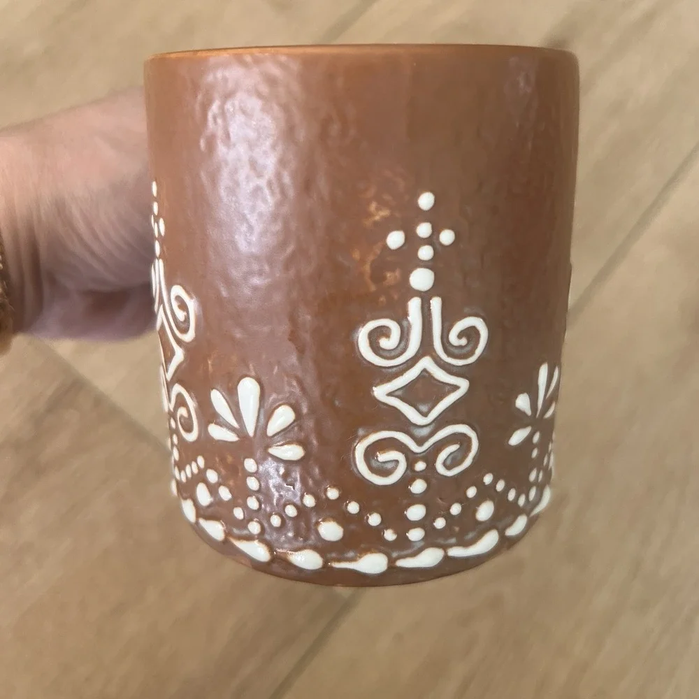 Pottery Barn Iced Gingerbread Snowflake‎ Stoneware Mug 14 oz Brown
